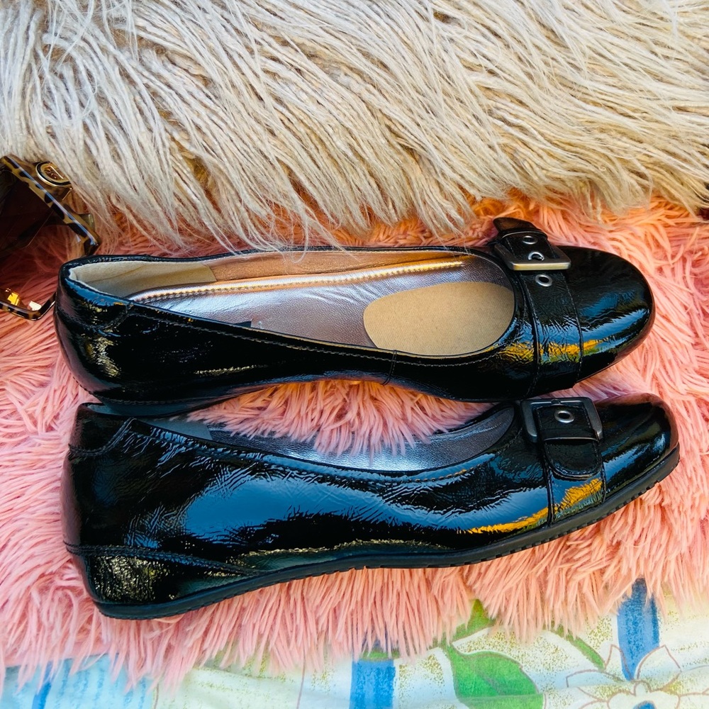 ecco like new black bronze buckle leather flat. 42